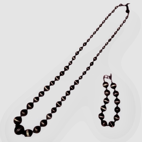 Vintage Signed Alabaster
Co. Matinee Necklace & Matching Bracelet - Picture 4 of 5